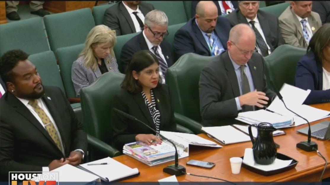 Texas lawmakers hold hearing following deadly flooding, falling gas prices, and more!