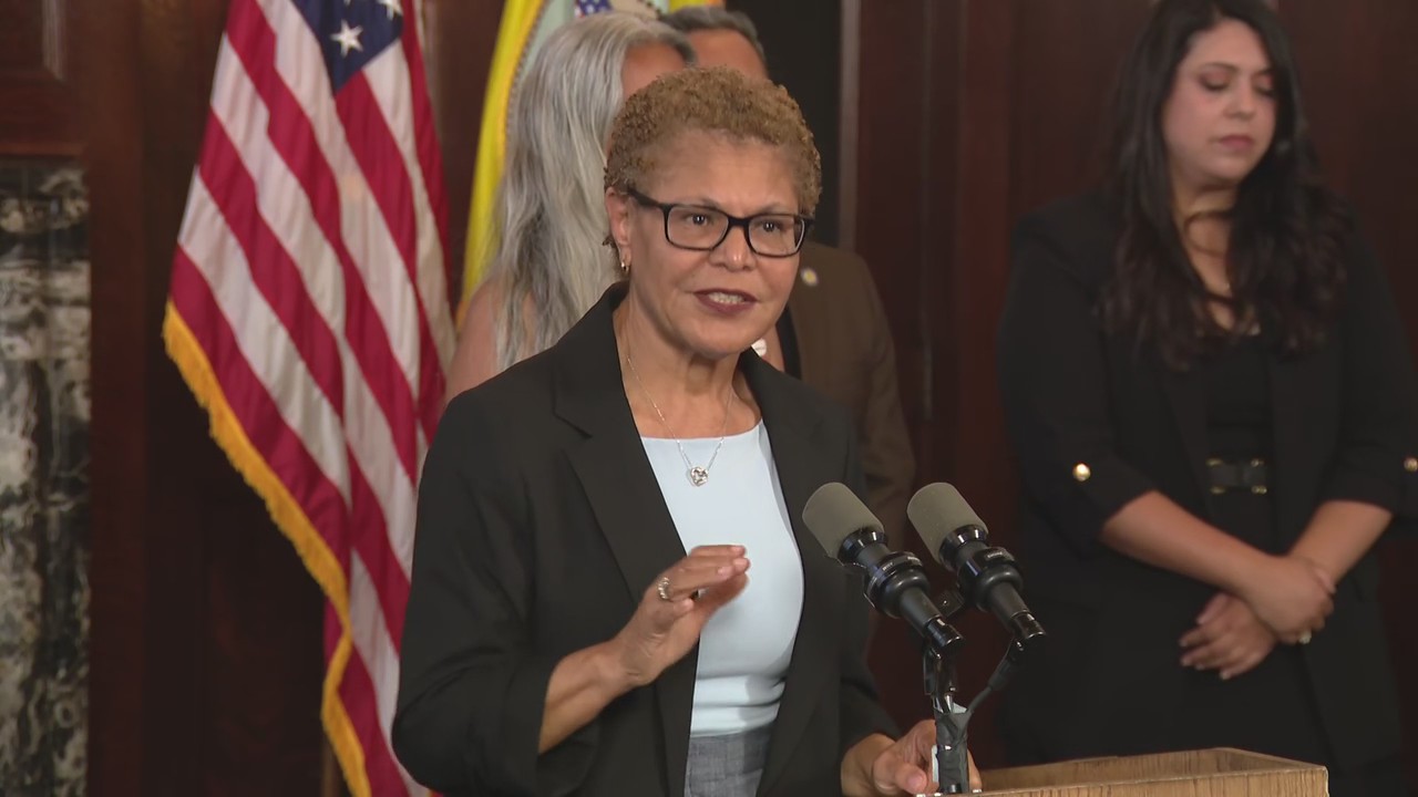 Karen Bass to JD Vance: 'How dare you?'