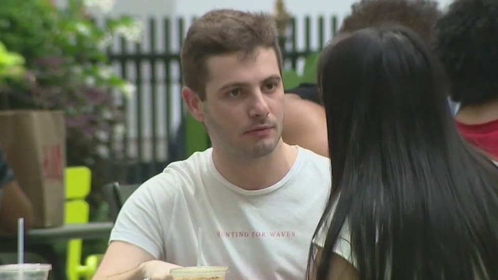 Man asks for money back after coffee date