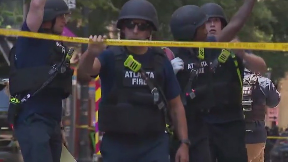 Convicted felon shoots 3 in Atlanta food court