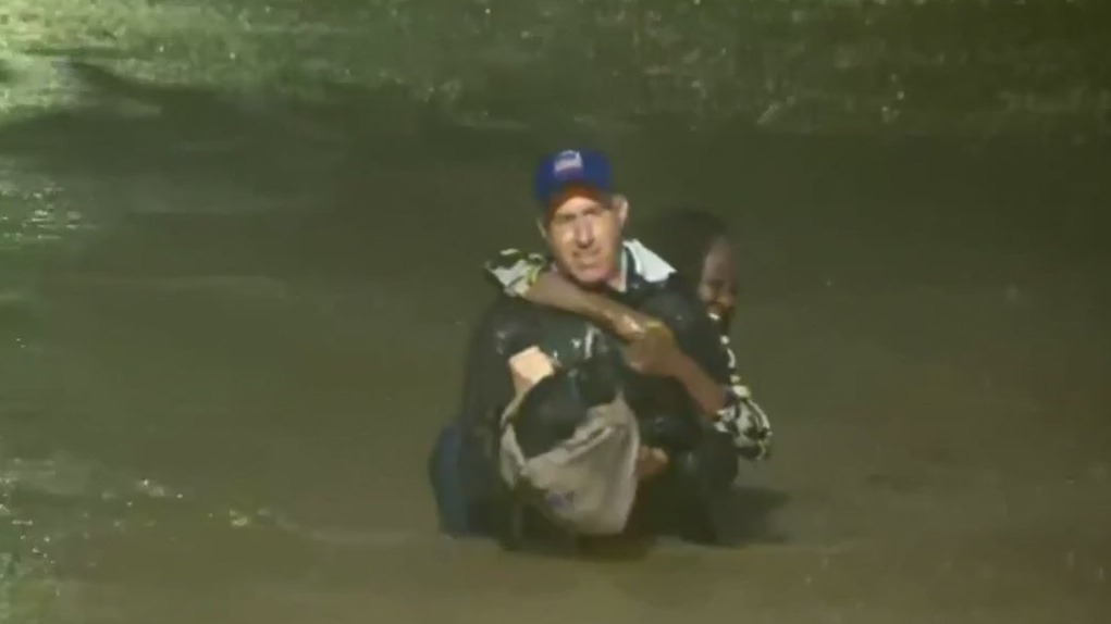 FOX meteorologist saves woman from flood