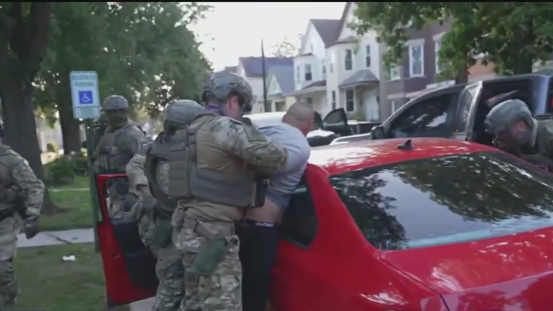 Illinois leaders, feds butt heads over ICE arrests