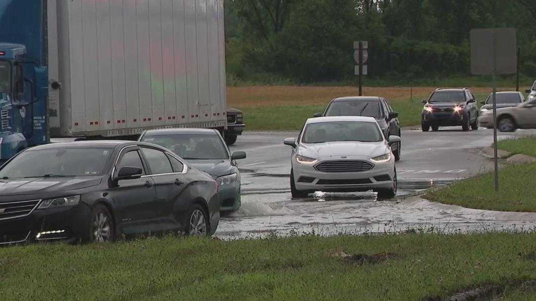 Močno deževje povzročilo poplave in zamude na letališču Detroit Metro