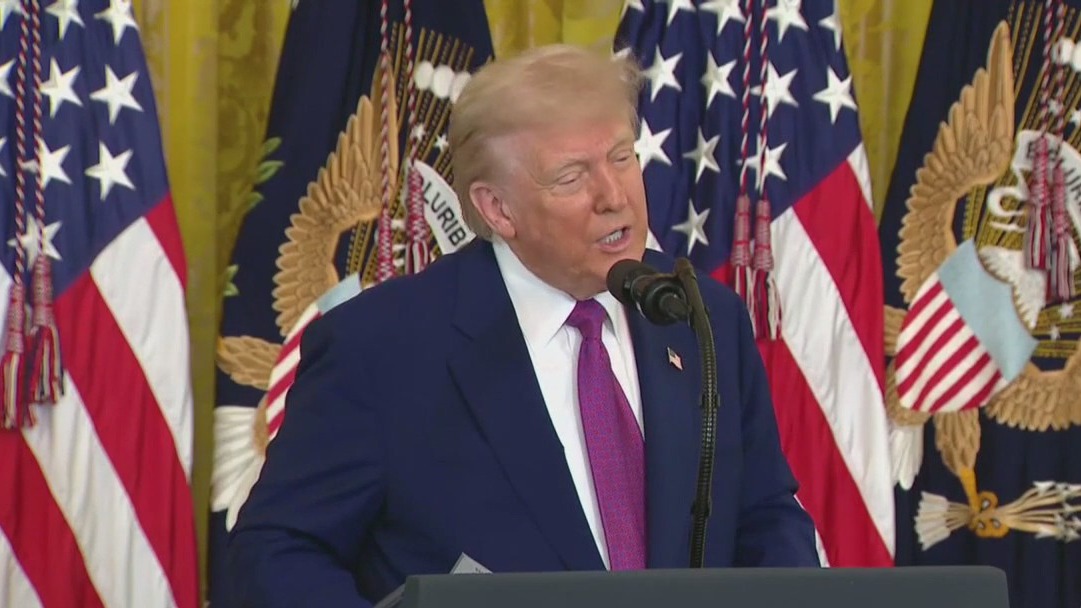 Trump bans CA's ban on gas-powered cars