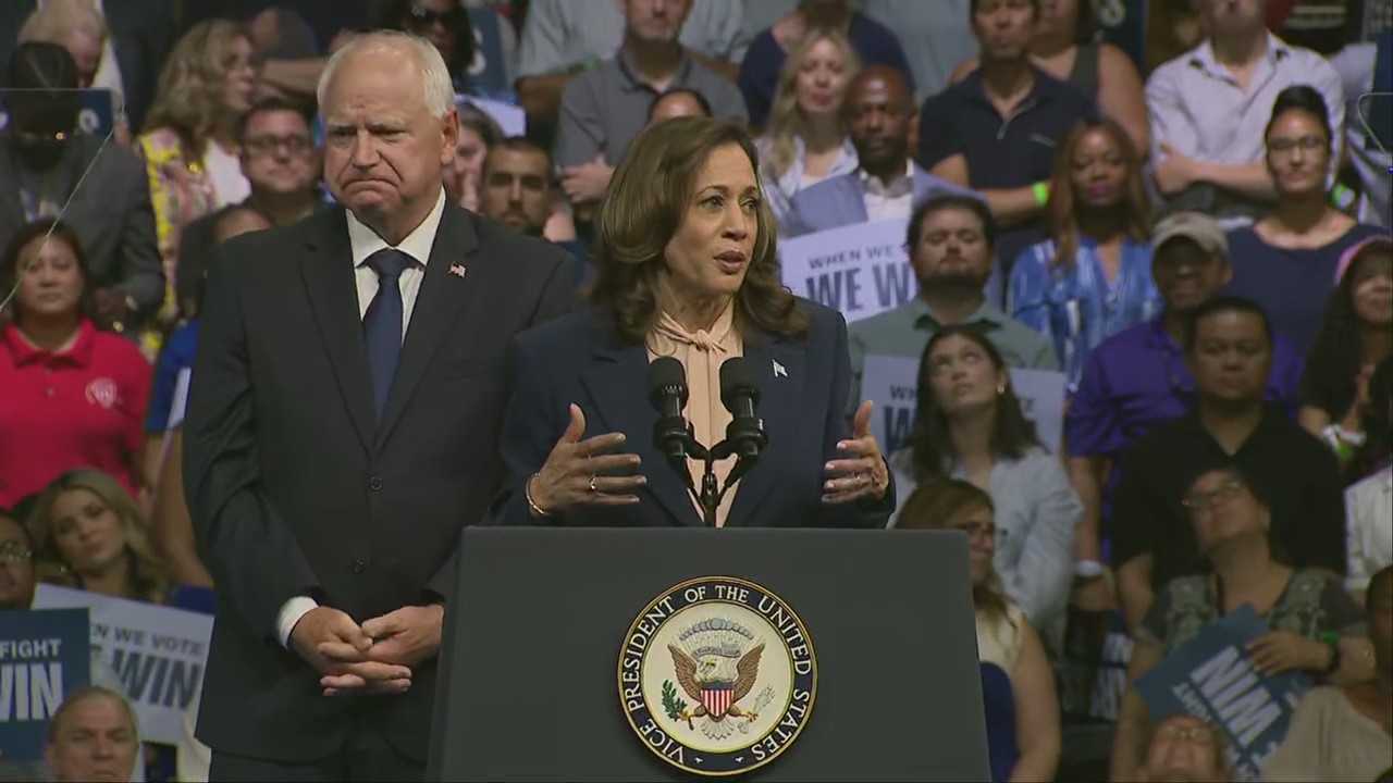 Tim Walz' stance on guns laws: Kamala Harris