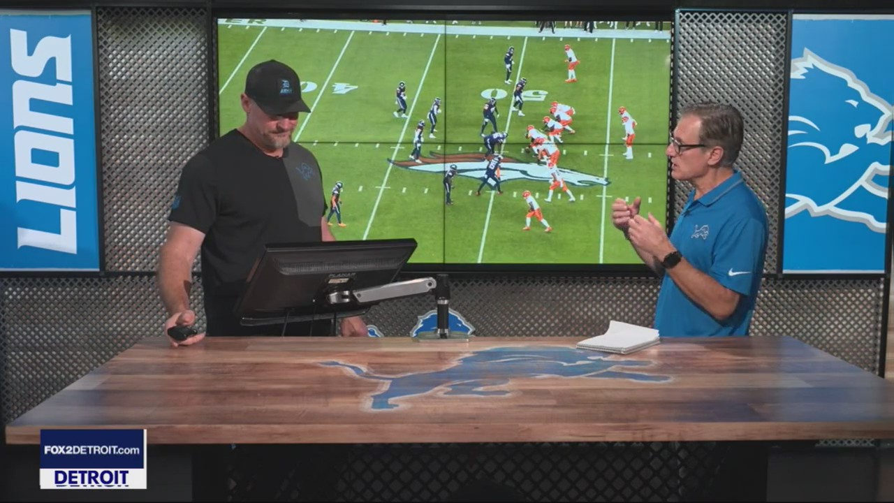 Dan Campbell breaks down tape on the Cincinnati Bengals