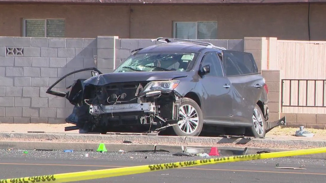2 dead following crash in Phoenix