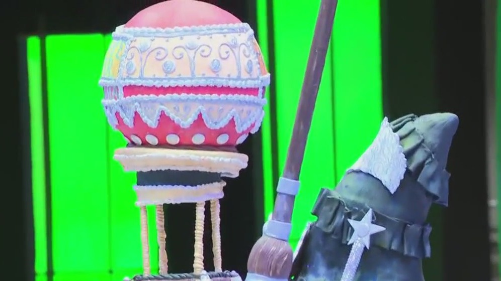 Hats, tiaras, and horns