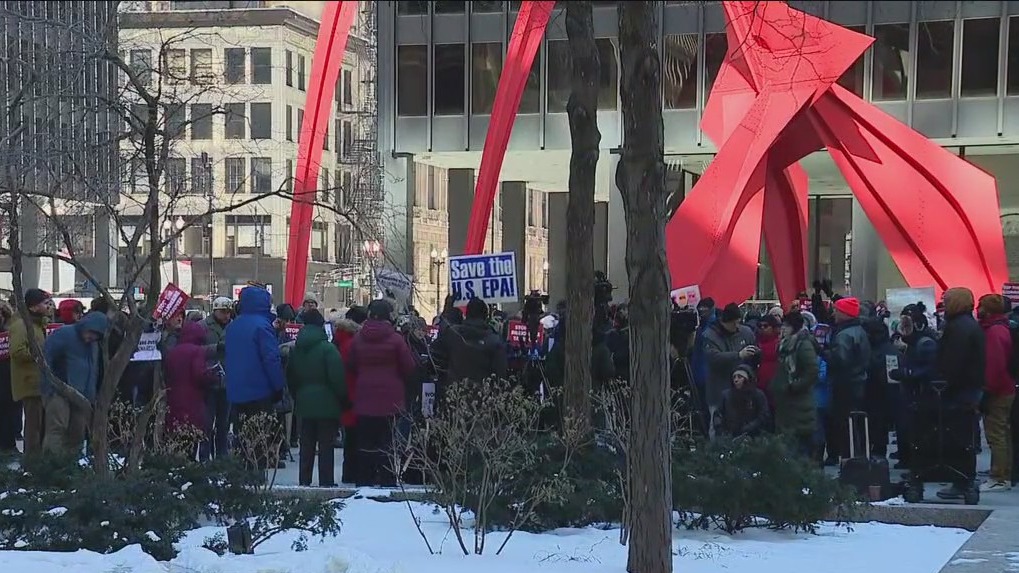 Federal workers rally in Chicago in response to Trump admin's mass firings