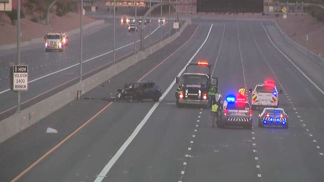 Crash closes WB Loop 202 near Stapley Drive