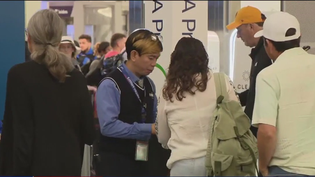 Holiday Travel: Finding the right time to buy tickets