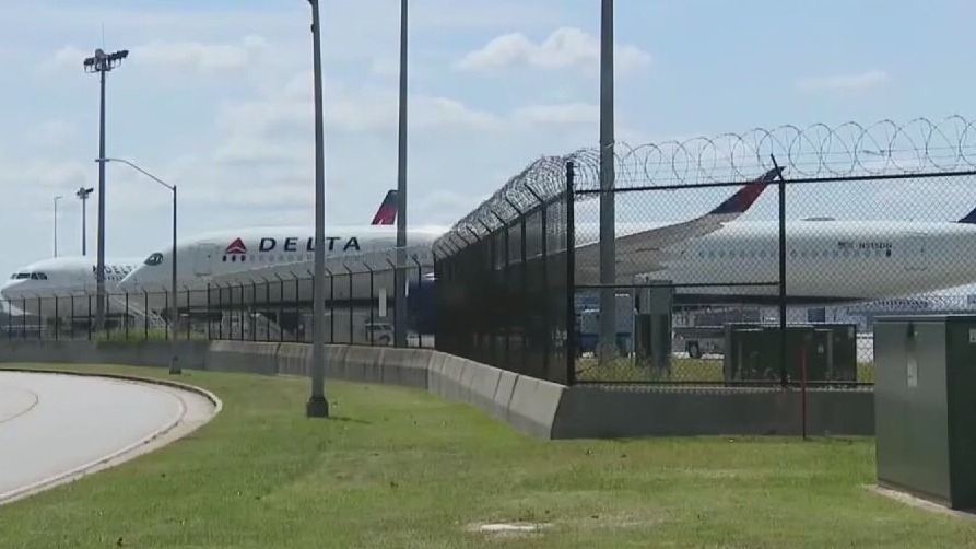 Pilot arrested moments after landing in San Francisco