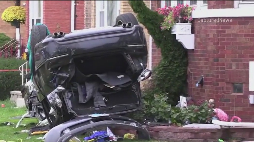 1 dead after rollover crash on Chicago's Southwest Side