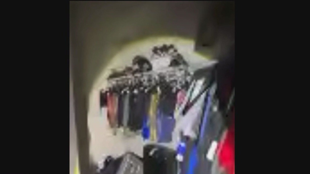 Resident says apartment won't let him get belongings
