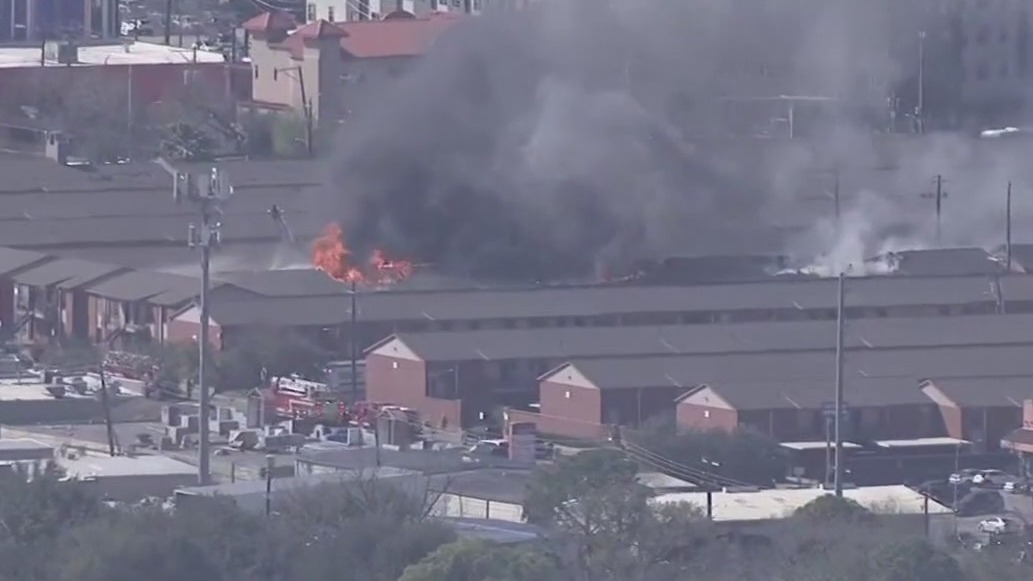 Southwest Houston apartment fire damages 40 units