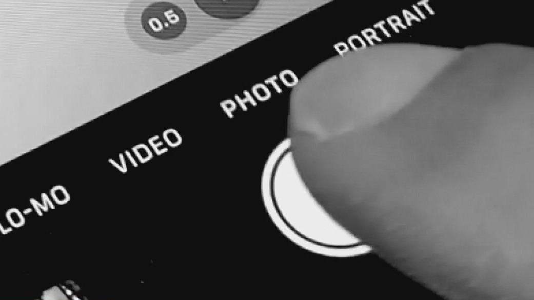 Family sues school over daughter's nude photos