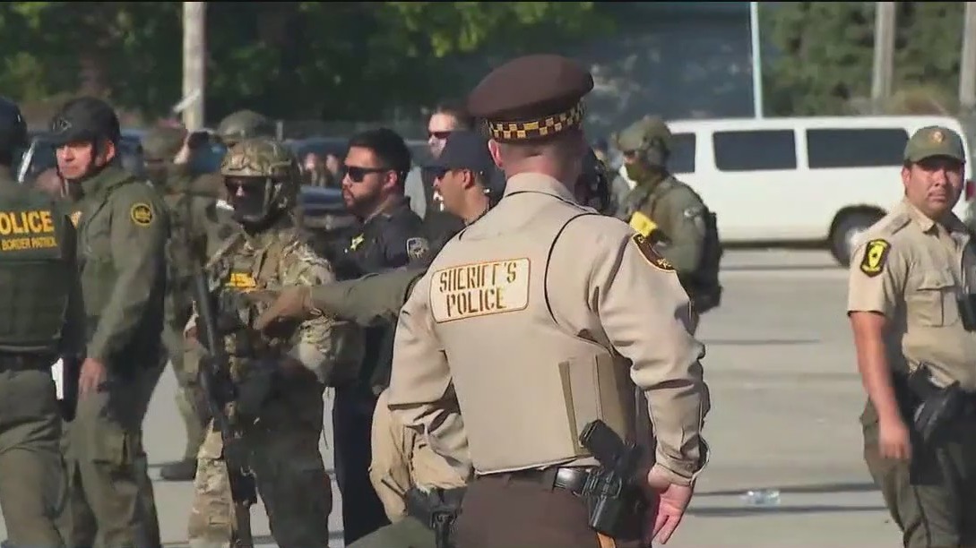 Broadview ICE facility protest draws hundreds